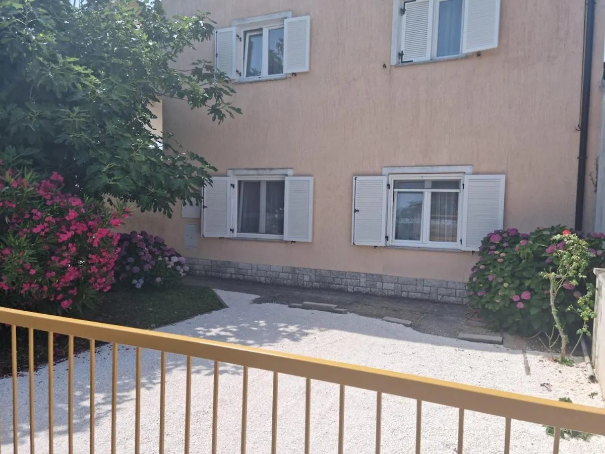 Apartments Lara Medulin Guest house