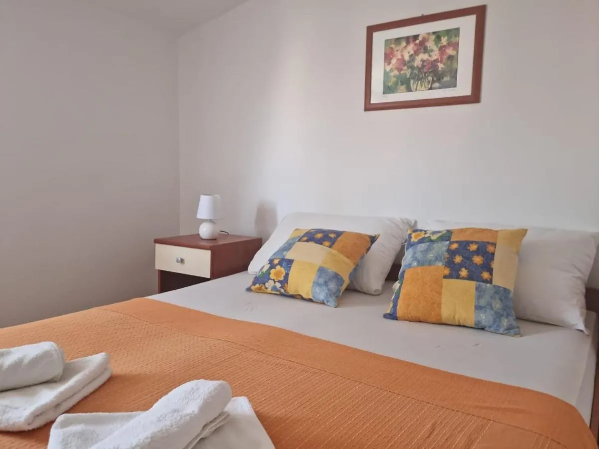 Guest house Apartments Lara Medulin Croatia