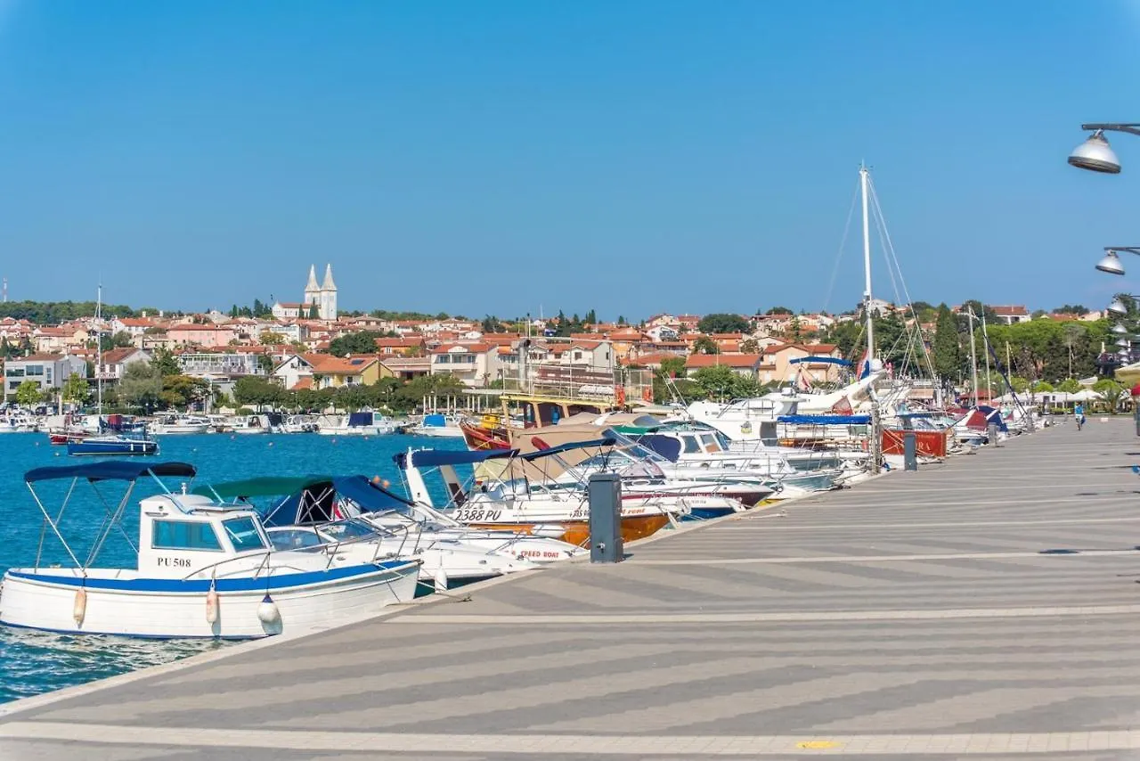Guest house Apartments Lara Medulin