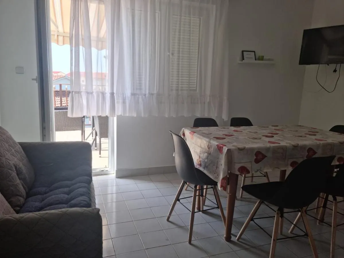 Apartments Lara Medulin 0*,