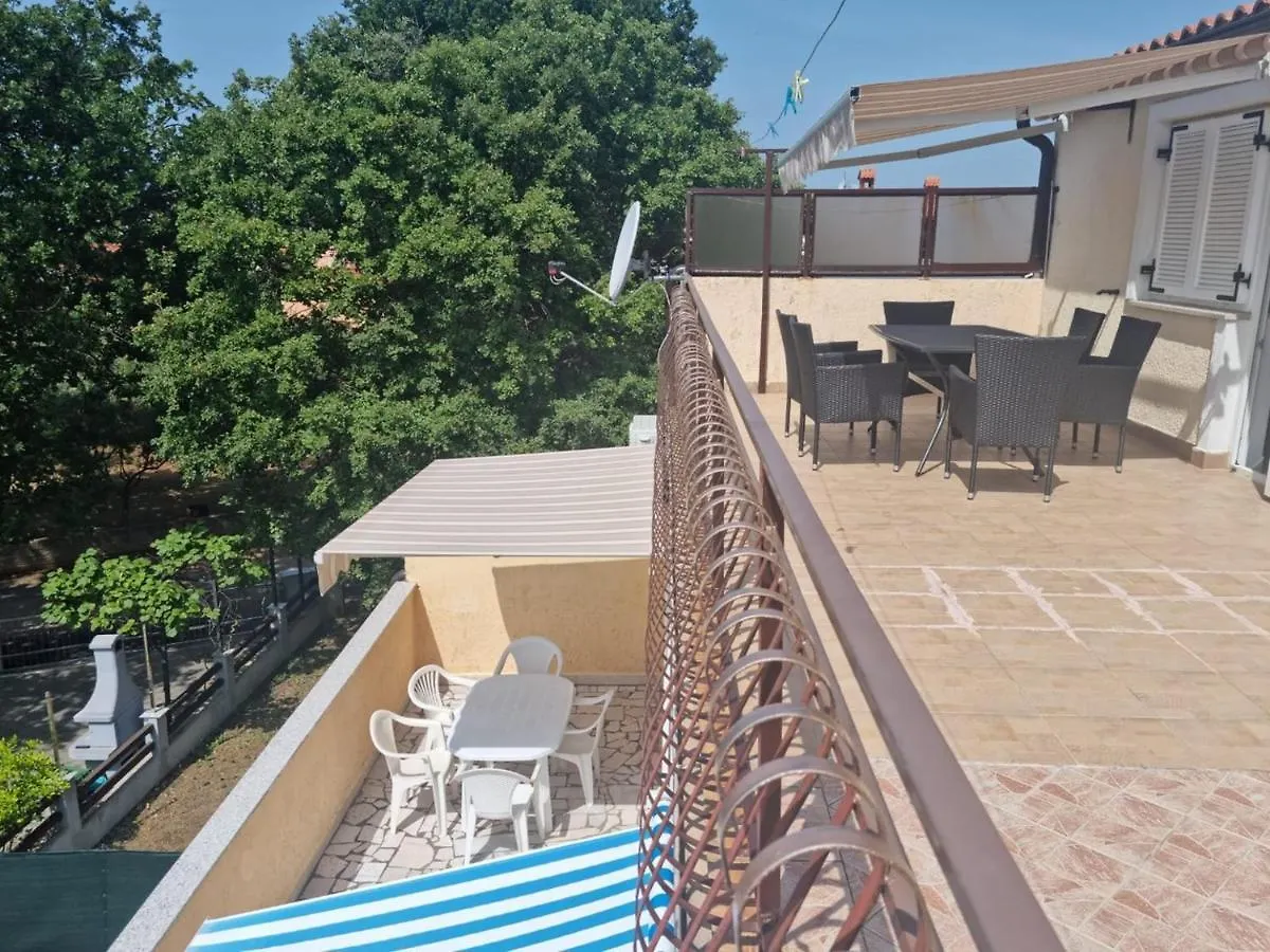 Apartments Lara Medulin Guest house