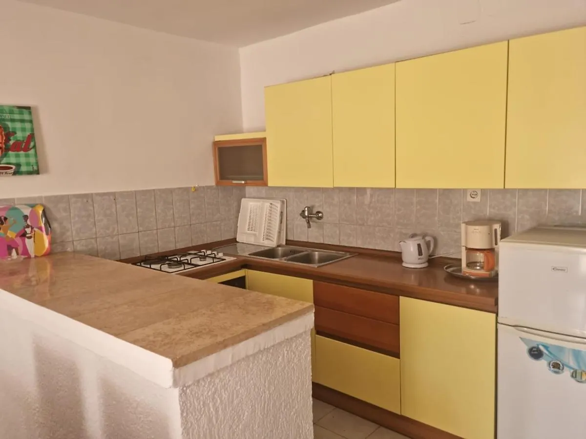 Guest house Apartments Lara Medulin