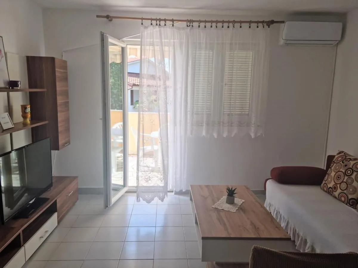 Guest house Apartments Lara Medulin Croatia