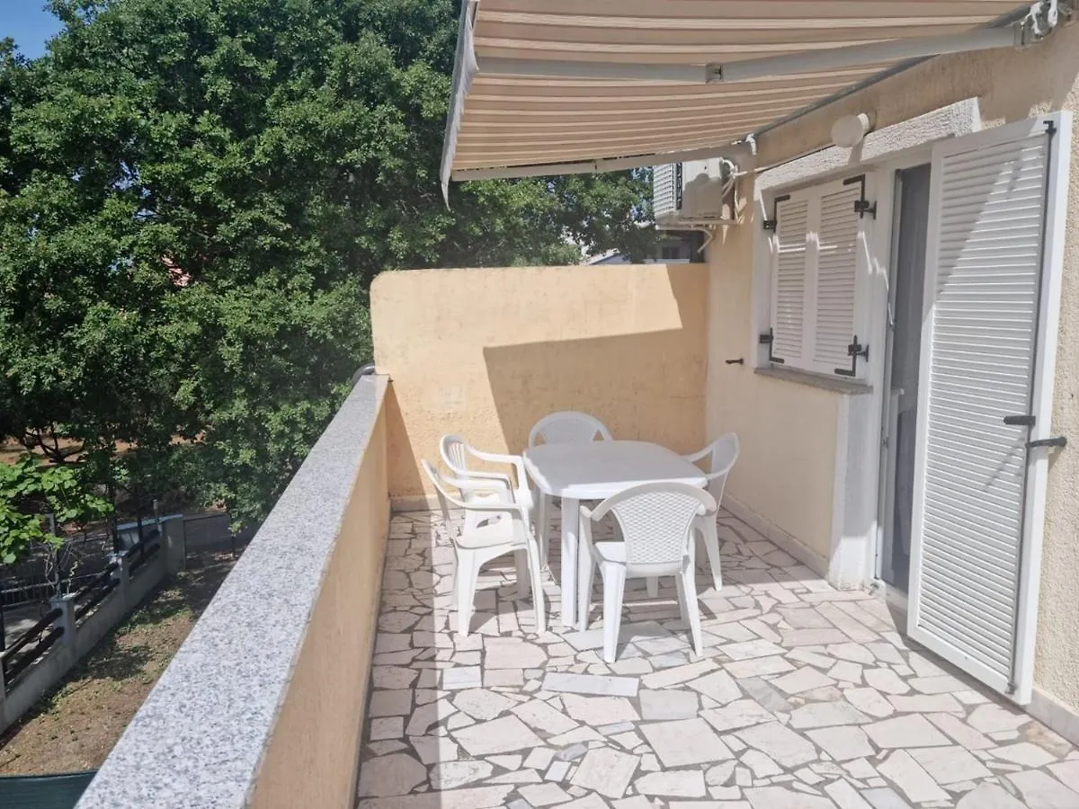 Apartments Lara Medulin Guest house
