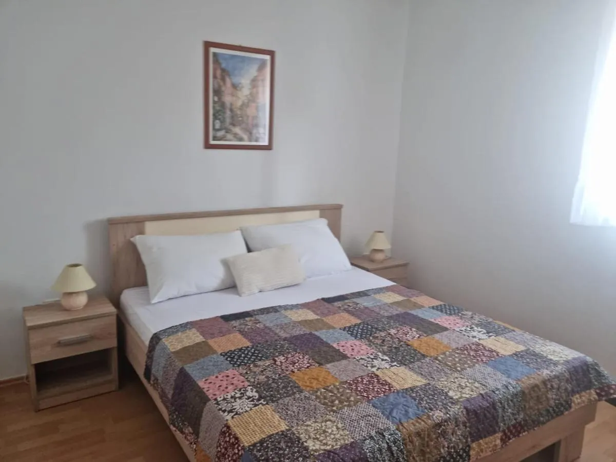 Guest house Apartments Lara Medulin